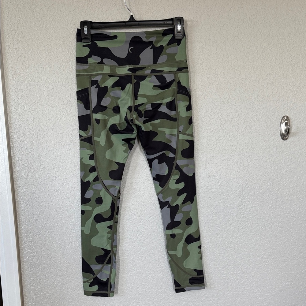 Stylish ZYIA Camouflage Leggings green gray black size 4 - Picture 2 of 4